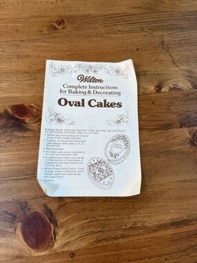 Wilton White Instruction Booklet with Brown Print OVAL CAKES